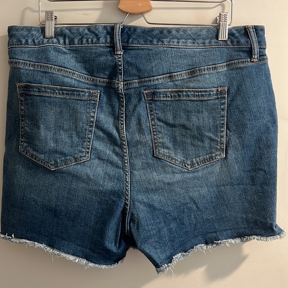 Torrid medium blue denim shorts size 18 - Picture 7 of 8